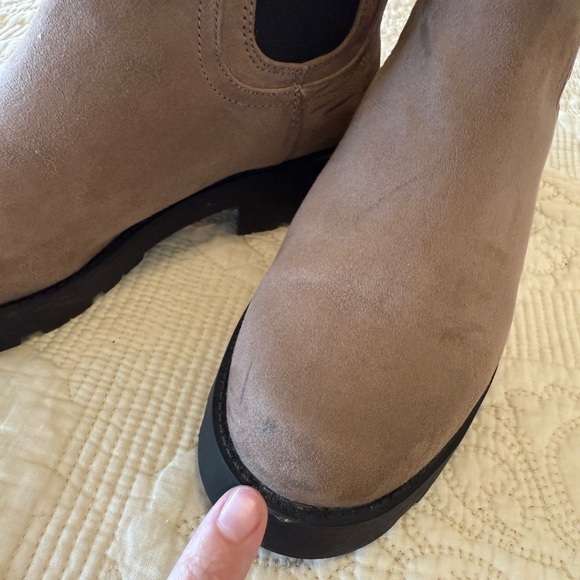 Old Navy Faux Suede Brown Ankle Boots Black Accents Women's 9 - Picture 6 of 7